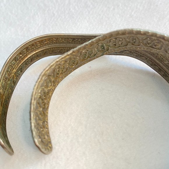 Two Wavy Cuff Bracelets Tarnished Silver Tone Ornate Etchings - Picture 6 of 10